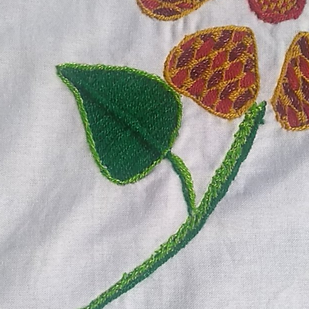 Hand embroidered - Picture 5 of 5